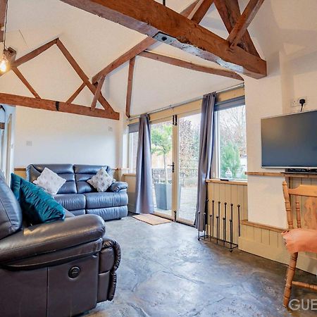 Host & Stay - Snodsbury Barn Upton Snodsbury Exterior photo